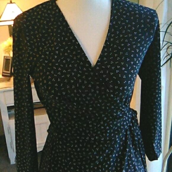 Anne Klein Black and White Wrap Top - Picture 2 of 10